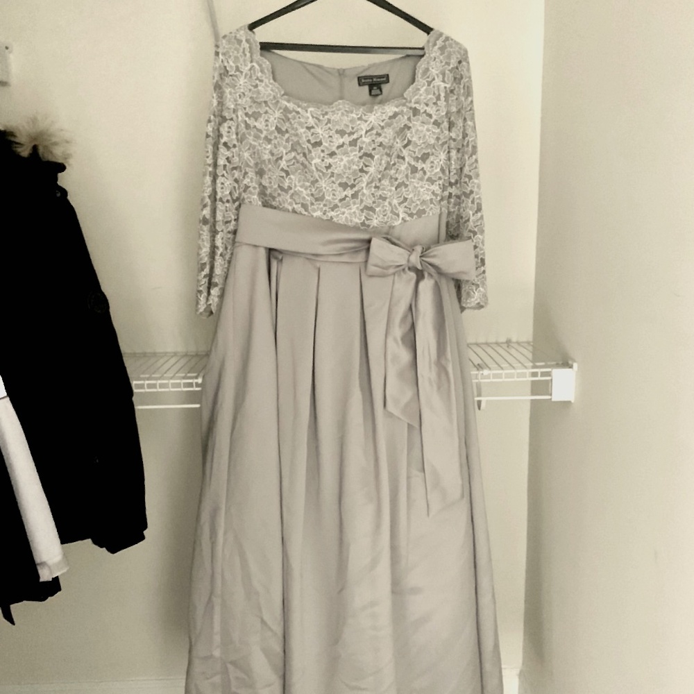 Jessica Howard Silver Floral Dress 20W